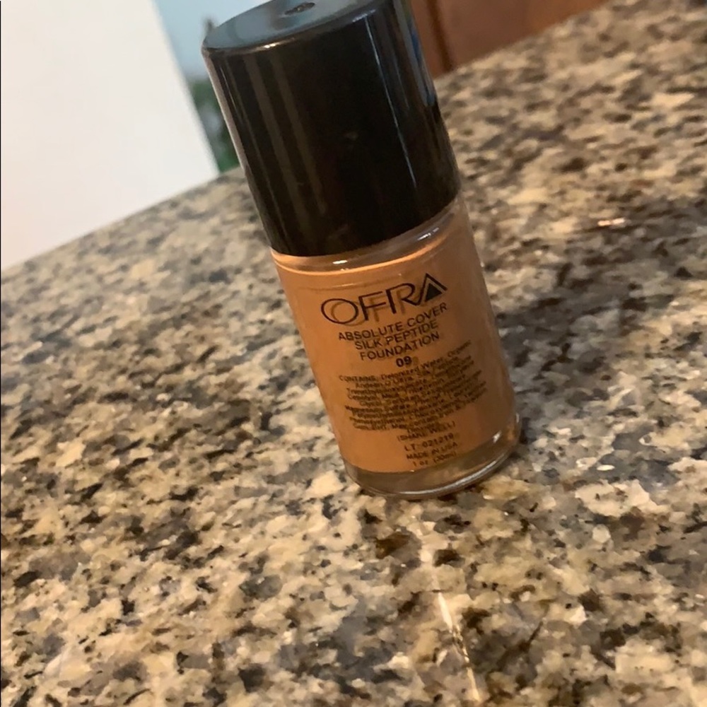 NWOT OFRA foundation shade 09